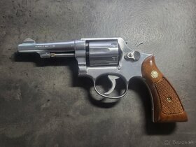 Revolver Smith and Wesson, Model 64 - 2
