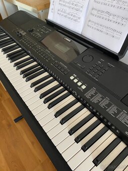 Predám Yamaha PSR-EW400 - 2