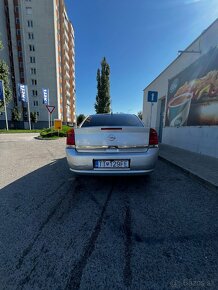 OPEL VECTRA 1.6 benzin 2006 rok - 2