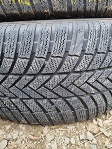 255/45R18 Bridgestone - 2