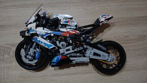 LEGO 42130 - BMW Motorrad M 1000 RR - 2