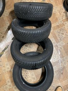 Predám zimné pneumatiky Yokohama 215/60 R16 - 2