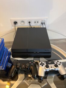 Playstation 4 s 2 ovládačmi a 10 hrami - 2