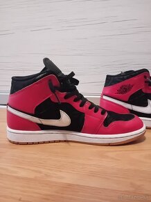 Air Jordan 1 Mid SE "Christmas" - 2