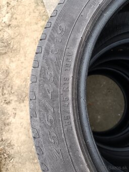 255/45 R19 - 2