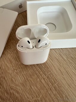 Apple AirPods 2. generácie - 2