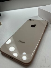  Apple iPhone 8 Plus 64GB Gold  - 2