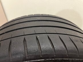 Michelin Pilot Sport 4s 235/35 R19 - 2