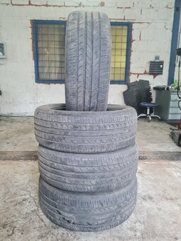 215/55 R17 - 2