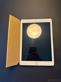 iPad 6th gen 128gb gold - 2