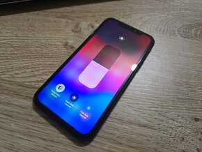 Iphone XR 64gb plnefunkcny ma len bezne znamky pouzivania al - 2