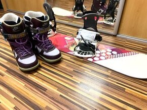 Snowboard Salomon + Nike Zoom force 1 - 2