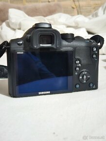 Samsung NX10 + 4-5.6 50-200m + 3.5-5.6 18-55mm + 2 30mm - 2