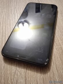 iPhone XR / 128GB čierny spredu aj vzadu praskliny - 2