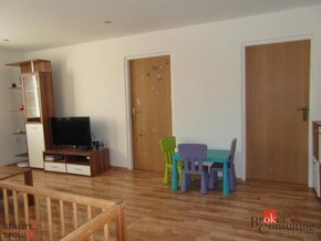 3 izbový byt Handlová predaj, staršia rekonštrukcia, 64 m2,  - 2