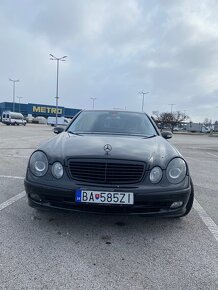 Mercedes E320 - 2