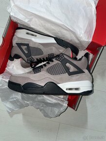 Jordan 4 Taupe Haze - 2