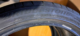 2ks Bridgestone 225/40R18 - 2