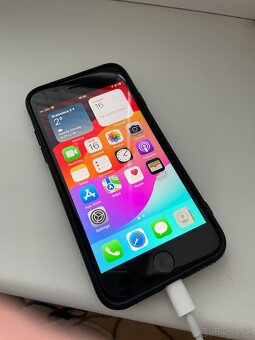 iPhone SE 256 GB červená 2022 pol roka stary - 2