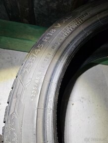 Predám zimné pneumatiky 235/45 R18 - 2