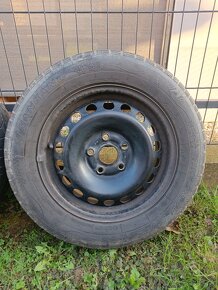 Zimné pneu na diskoch 195/65R15 - 2