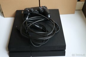 Playstation 4 + Dualshock 4 + kabeláž - 2