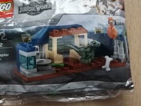 LEGO Jurassic World 30382 malý Velociraptor - 2