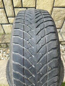 235/60 r18 Goodyear - 2