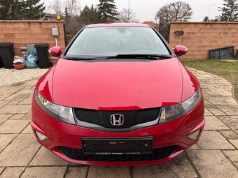 Honda Civic 1.4i VTEC, benzin, rok 2011 - 2