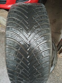 Predám 2ks zimné pn.225/45r17hankook - 2