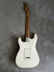 Fender Stratocaster (Standard Stratocaster 2014) - 2