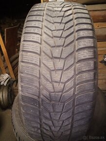 Predám 2ks zimné pneu Hankook 235/55R18 dezen5,5-6mm - 2