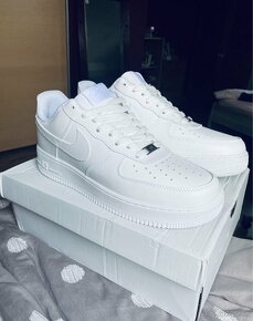 Nove tenisky NIKE AIR FORCE 1'07 white original Vel-44 -koža - 2