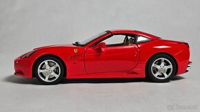 Hot Wheels Elite 1:18 Ferrari California - 2