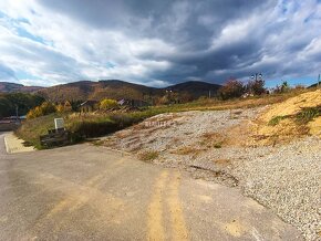 Na predaj slnečný stavebný pozemok 1235 m2, Považská Bystric - 2