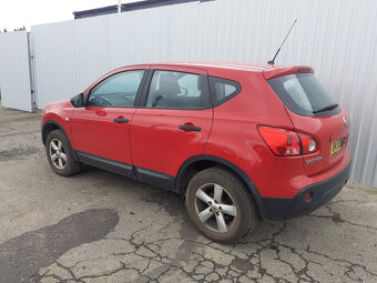 Nissan Qashqai 1.6i 86kW motor HR6 červený -ND - 2