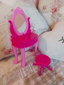 Barbie toaletným stolíkom - 2