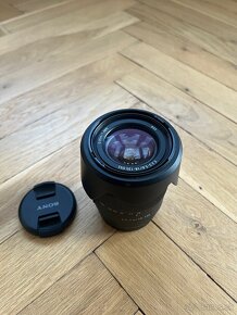 Sony E 18-135mm f/3.5-5.6 OSS - 2