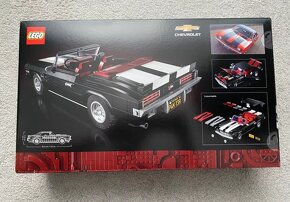 LEGO Icons 10304 Chevrolet Camero Z28 - 2