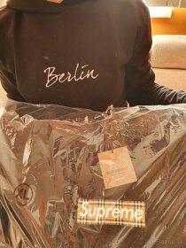 Supreme x Burberry Box Logo Hoodie - 2