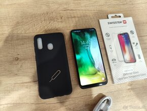 Samsung Galaxy A20e dual SIM – super stav s príslušenstvom - 2