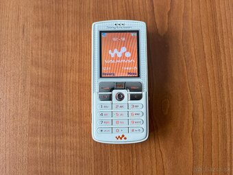 Sony Ericsson W800i - 2