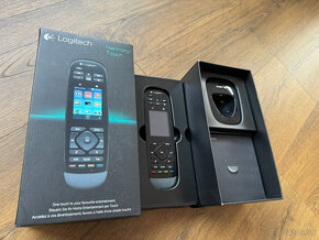 P: Logitech Harmony Touch + Logitech Harmony Hub - 2