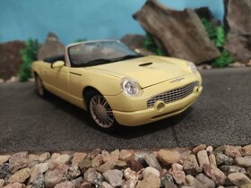 prodám model 1:18 ford thunderbird Cabrio 2000 - 2