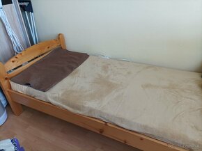 Drevená posteľ - 2