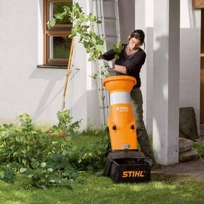 STIHL GHE 150 - zahradny stiepkovac konarov (stal 450€) - 2