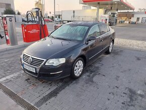 Predam volkswagen passat b6 3c2 2.0tdi 16v 103kw M6 Sedan - 2