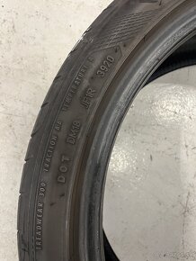 235/40 R19 - 2