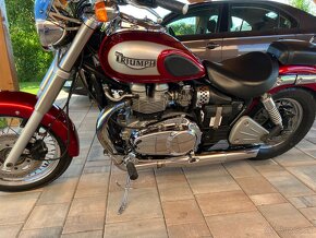 Triumph bonneville america - 2