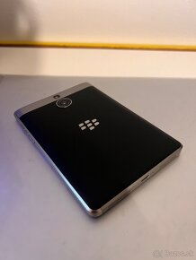 Blackberry Passport - 2